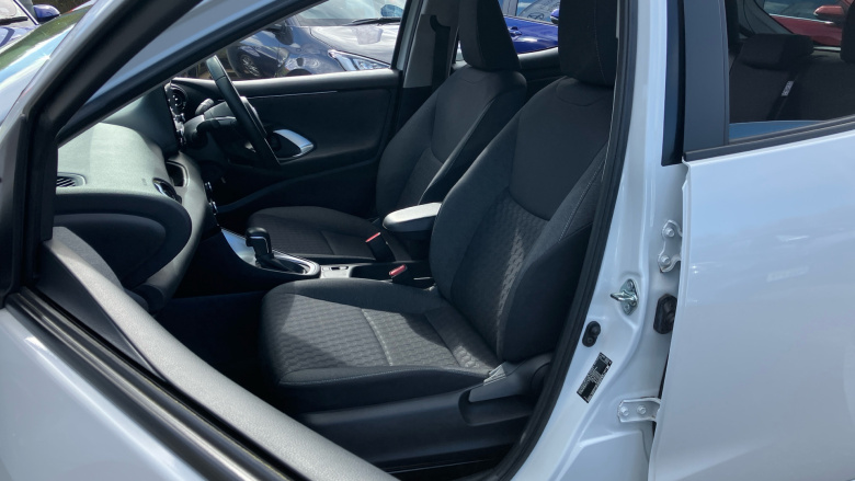 Toyota Yaris 1.5 Hybrid Design 5dr CVT Hybrid Hatchback